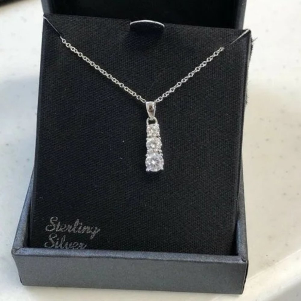 DiamonLuxe S. Silver 1 1/4 Carat T.W. necklace $100 NWOT 18"